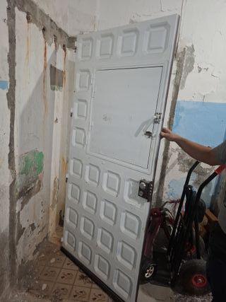 Puerta de hierro para calle