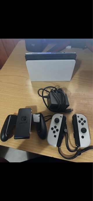 Nintendo Switch OLED bianco