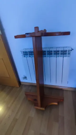 Estanterías de madera provenzal