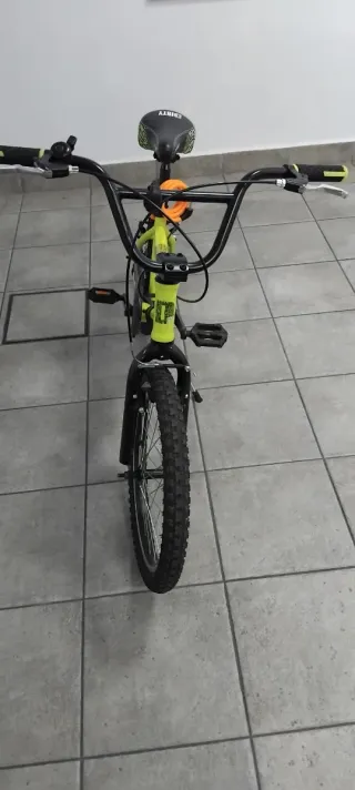 Bicicleta BMX Amarilla