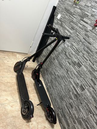 2 Patinetes Eléctricos Negros