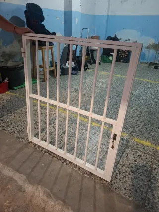 Reja de aluminio blanca