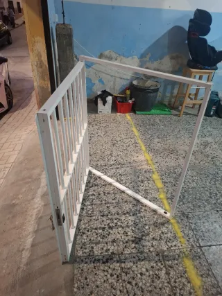 Reja de aluminio blanca