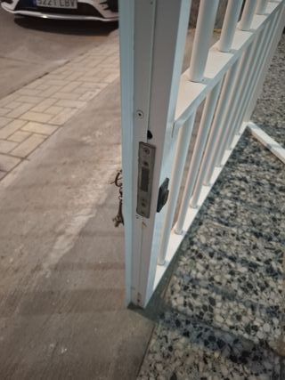 Reja de aluminio blanca