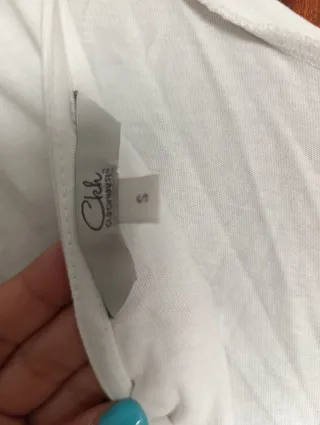 Camiseta blanca con volantes