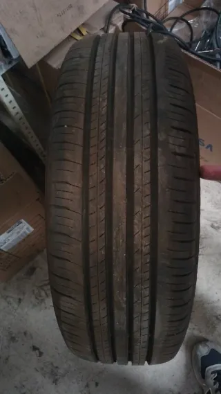 Llantas con neumáticos Toyota