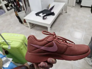 Zapatillas Nike Marrones y Rosas