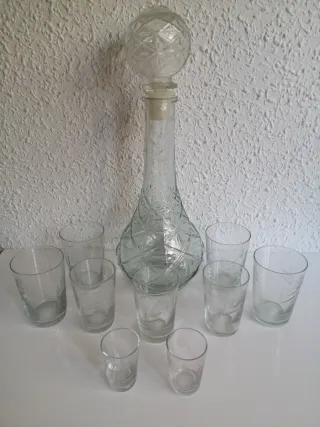 Licorera de cristal con vasos