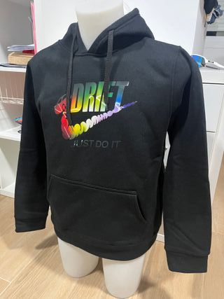 Sudadera deportiva con capucha negra