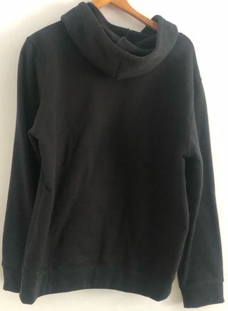 Sudadera deportiva con capucha negra