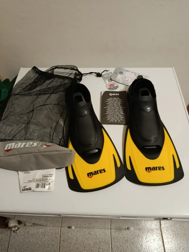 Pinne Mares gialle con sacca