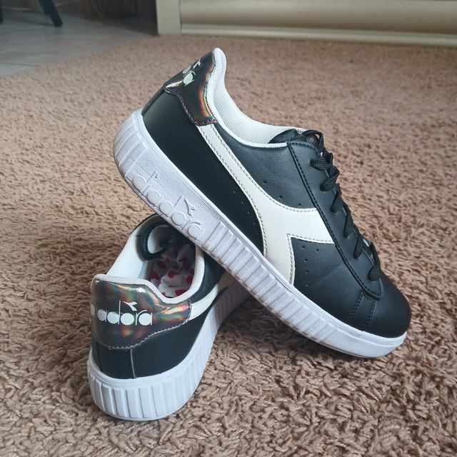 Scarpe Diadora nere e bianche