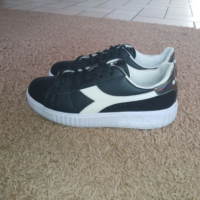 Scarpe Diadora nere e bianche