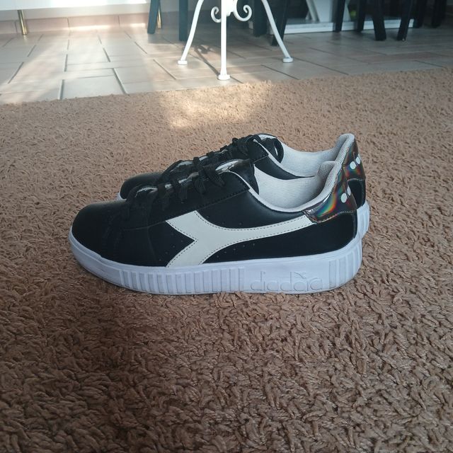 Scarpe Diadora nere e bianche