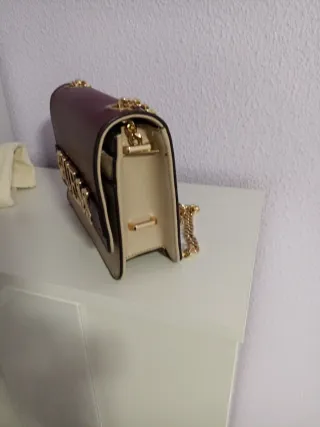 Bolso Guess auténtico burdeos y beige.