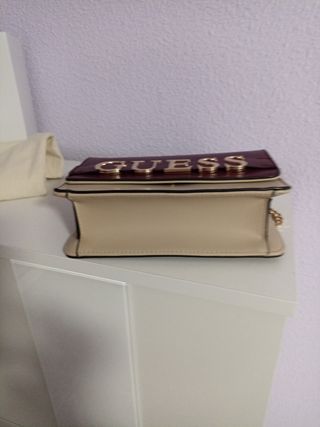 Bolso Guess auténtico burdeos y beige.