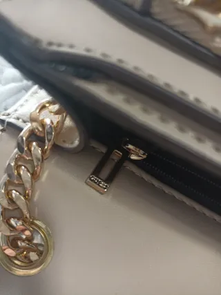 Bolso Guess auténtico burdeos y beige.