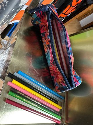 Estuche de colores
Solo en persona