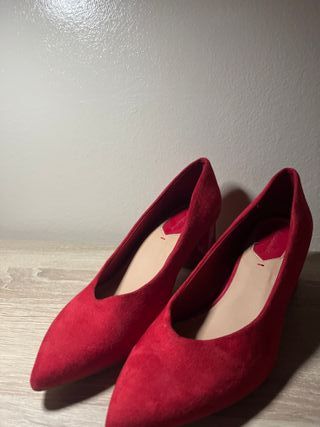 Zapatos de tacón rojos