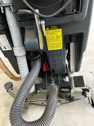 Fregadora de suelo a batería Nilfisk