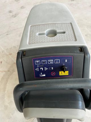 Fregadora de suelo a batería Nilfisk