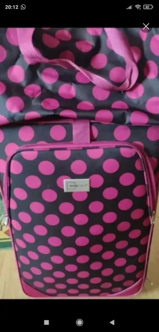 Maleta con ruedas y bolsa de mano