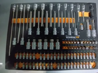 Juego de herramientas KOMPAK