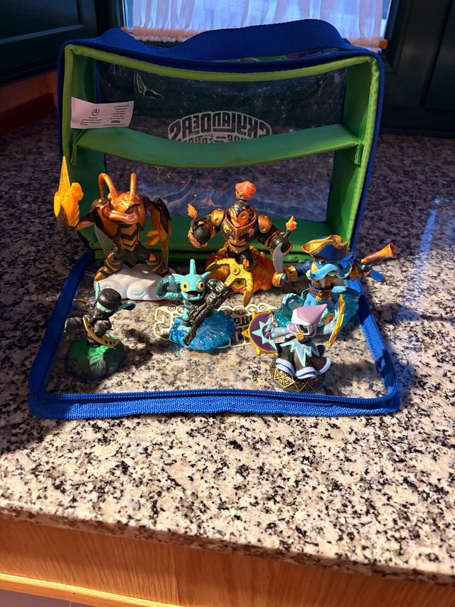 Pack Skylanders con figuras y bolsa