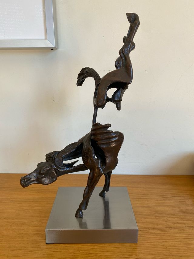 Scultura d'oliva. Cavallo in bronzo
