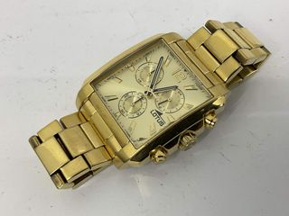 otros relojes lotus dorado