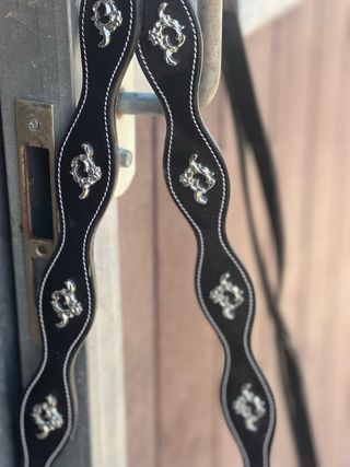 Cabezada barroca caballo negra