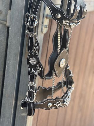 Cabezada barroca caballo negra