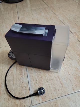 Cafetera de cápsulas morada