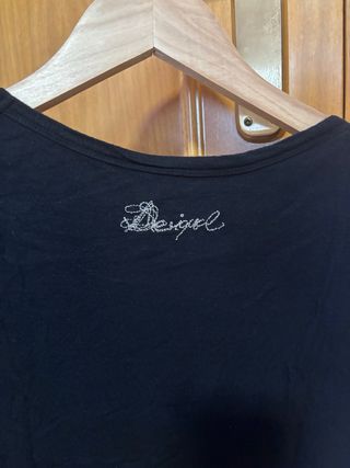 Camiseta Desigual Negra Estampada