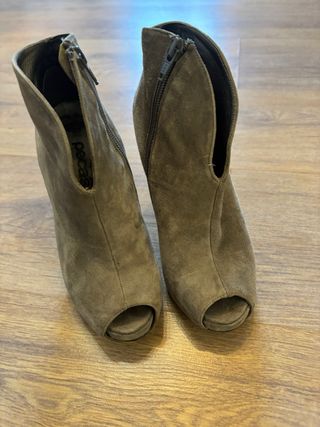 Zapatos tacón River Island amarillos