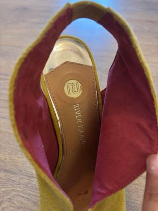 Zapatos tacón River Island amarillos