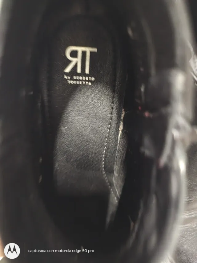 Botines piel negros Roberto Torreta tachuelas