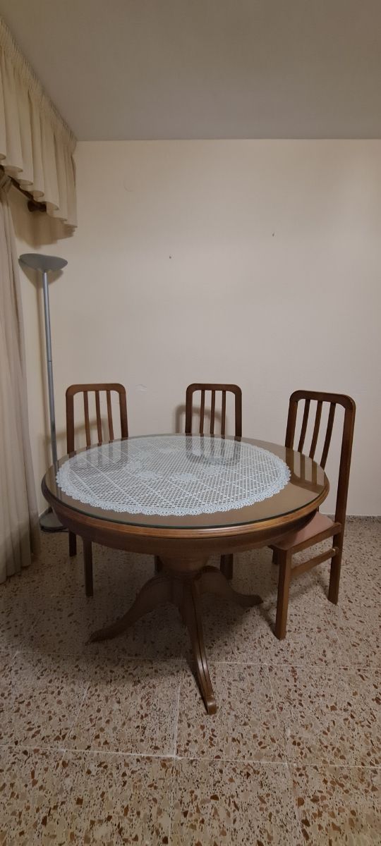 Mesa extensible de comedor con 3 sillas