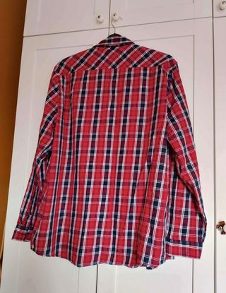 Camisa de cuadros roja y azul
