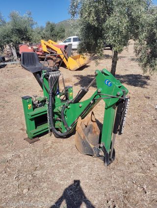 Retroexcavadora para tractor