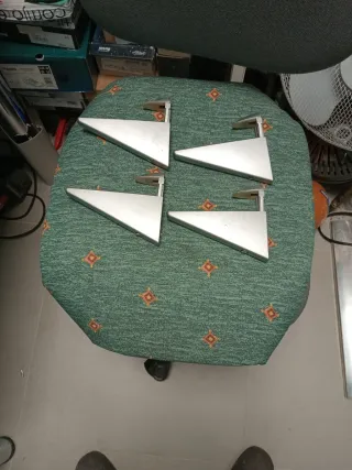 4 Soportes de estantería metal se venden por sepa