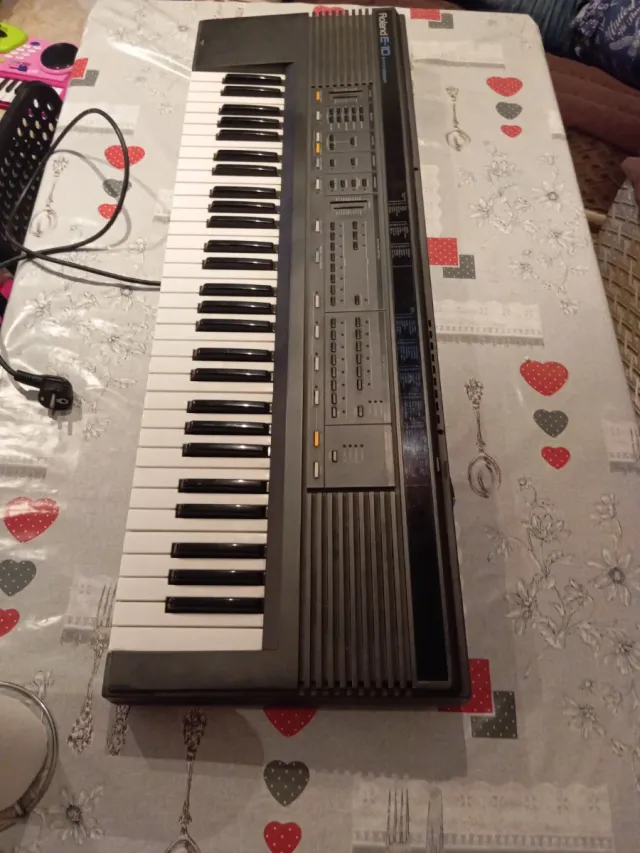 Piano Roland E-10