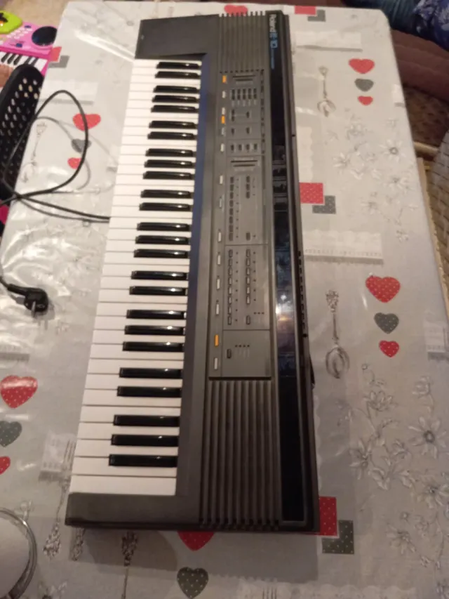 Piano Roland E-10