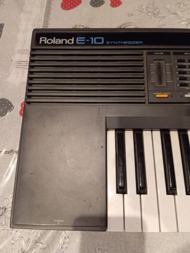 Piano Roland E-10