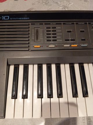 Piano Roland E-10