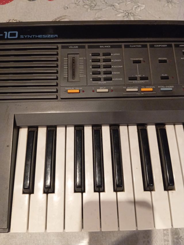 Piano Roland E-10