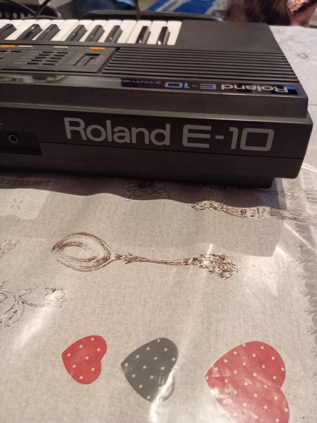 Piano Roland E-10