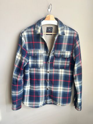 Camisa de borreguillo azul y roja