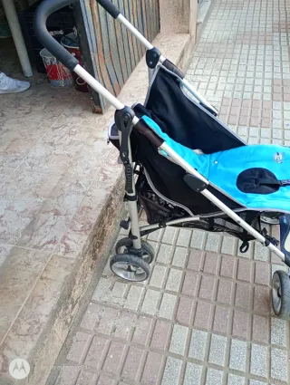 Carro de paseo azul y Negro como nuevo.