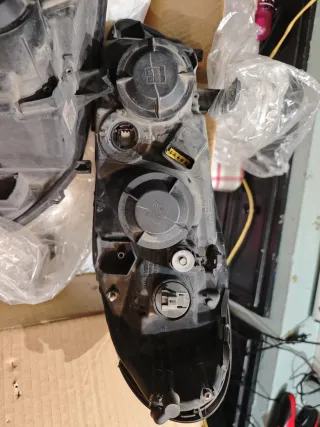 Faros delanteros Nissan Almera 2 (02-07)